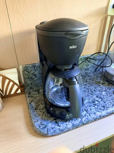مكنة قهوه براون بحالة الجديدة