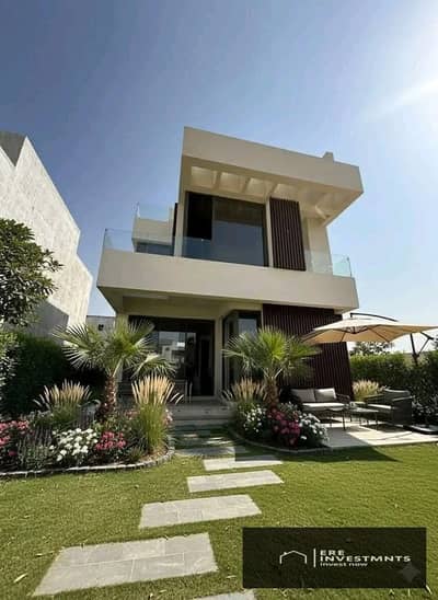 Furnished twin house villa (resale) with air conditioning and heating, ready for immediate occupancy, located in Hyde Park New Cairo,