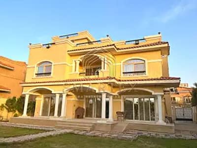 شقة في كومباوند سبرنجز حسن علام ارضي بجاردن بفيو مميز مساحة 217 وحديقة 240 للبيع بسعر لقطة 10,500,000