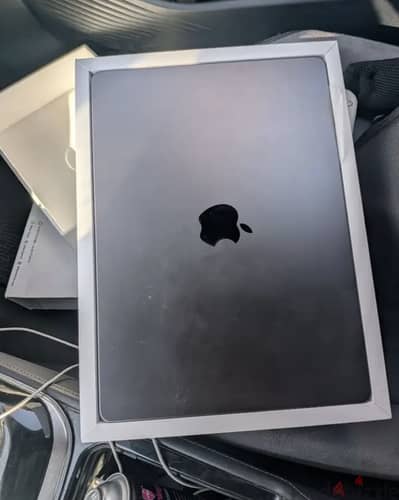 iPad Pro M4 11-inch 256GB for sale with Apple Pencil.