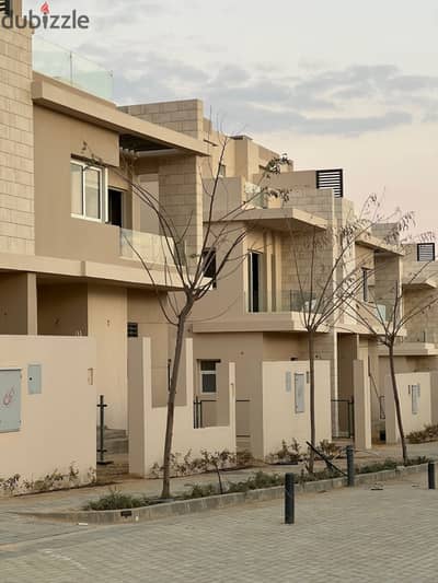 Villa in front of Sphinx Airport, prime location, and Beverly Hills on the Cairo-Alexandria Desert Road