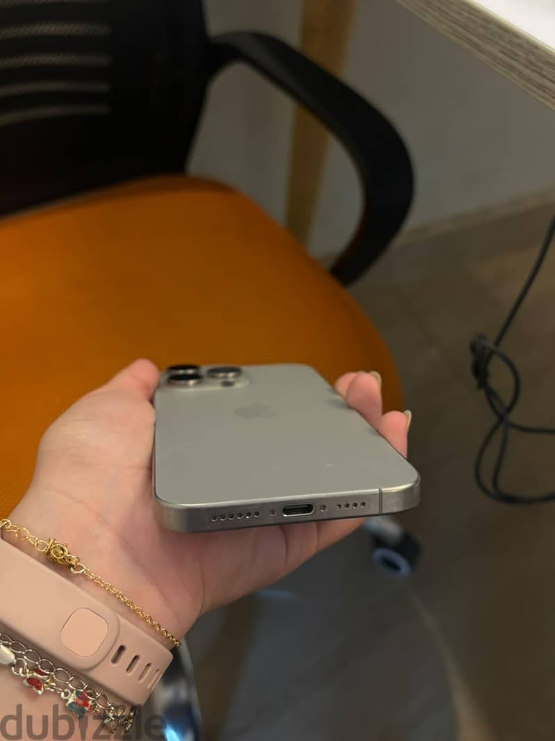 iPhone 15 Pro Max 256GB Silver – Excellent Condition with box 1
