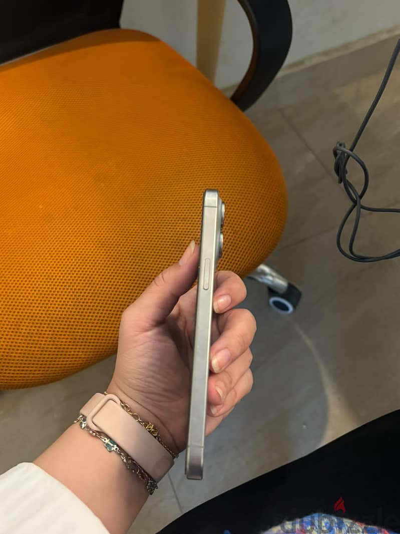iPhone 15 Pro Max 256GB Silver – Excellent Condition with box 2