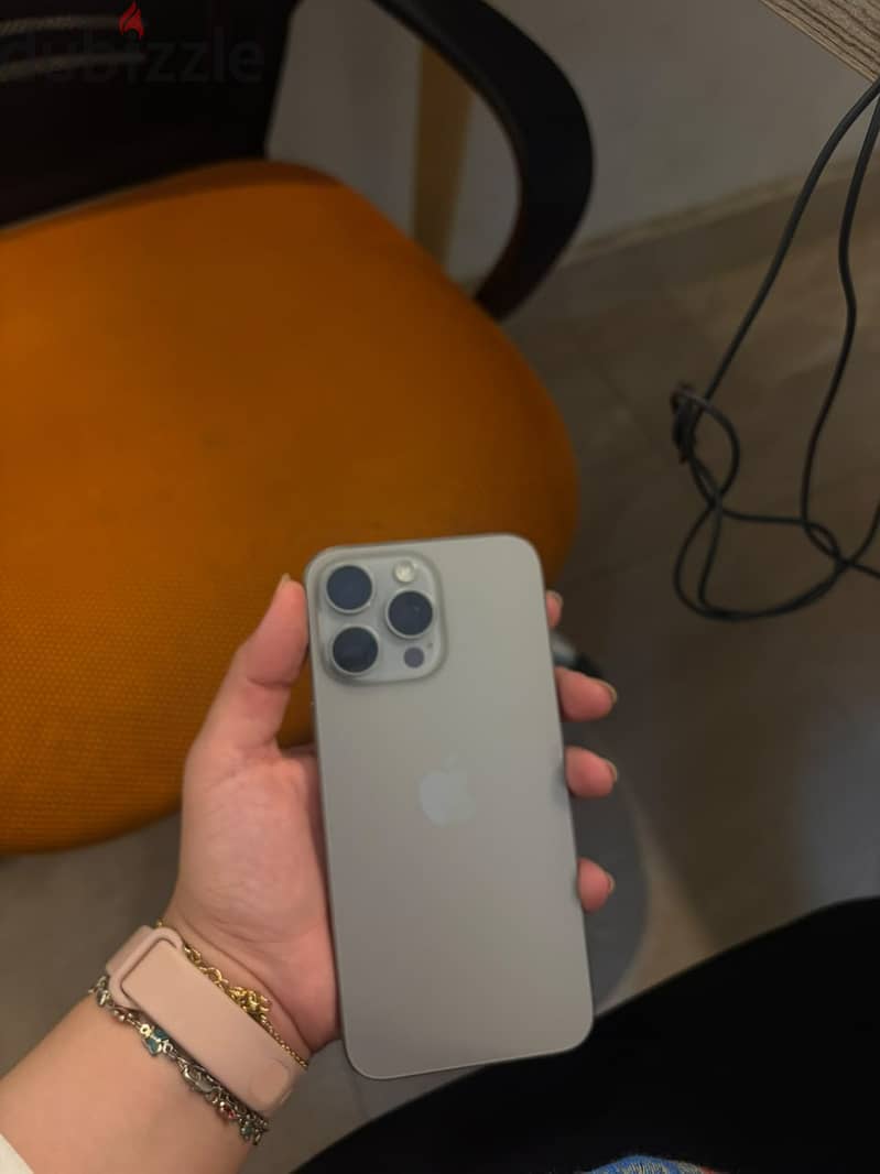 iPhone 15 Pro Max 256GB Silver – Excellent Condition with box 3
