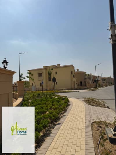 فيلا مستقلة للبيع في سيتي جيت - الديار القطري، القاهرة الجديدة،  باقل مقدم ، تطل مباشرة على البحيرة والمناظر الطبيعية الخلابة.