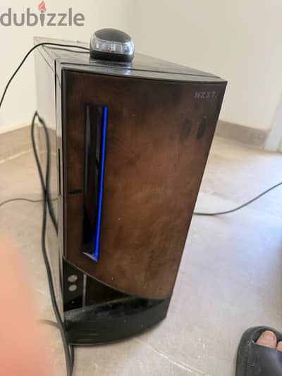 كمبيوتر مكتبي كامل (كيسة NZXT + شاشة سامسونج) يعمل بحالة جيدة