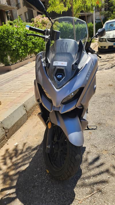 للبيع سكوتر qj motor بحاله الزيرو ٢٠٠ cc