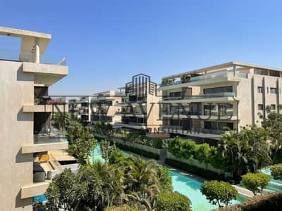 شقة متشطبة تشطيب الترا سوبر لوكس مفروشة بالتكيفات للبيع في ليك فيو ريزيدنس lake view residence  فى موقع متميزعلي اللاجون جاهزة على الاستلام الفوري