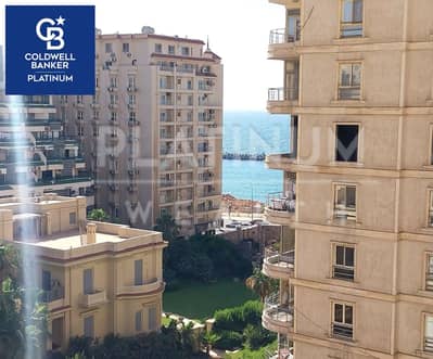 فيو مفتوح علي البحر تشطيب سوبرلوكس كاملة العدادات شقة مرخصة للبيع 197 م , لوران (خطوات من البحر)
