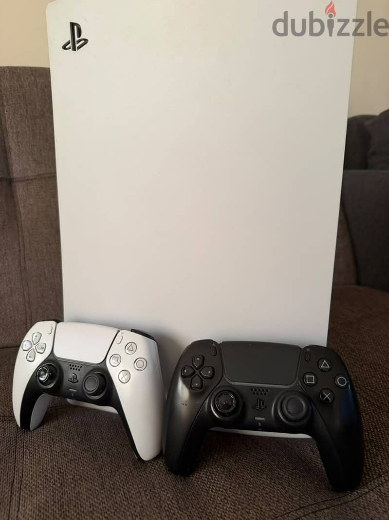Playstation 5 + 2 sony controllers 1