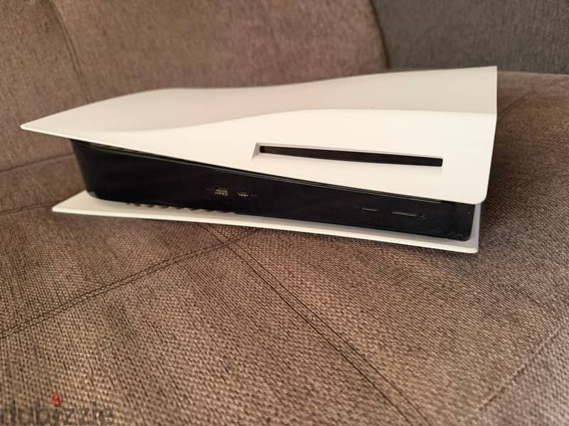 Playstation 5 + 2 sony controllers 4