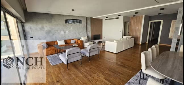 فرصة مميزة للبيع داخل Lake View، شقة راقية بمساحة 270 متر مربع، تتميز بمساحات واسعة وتصميم عملي يوفر الراحة والخصوصية، لتكون اختيارًا مناسبًا للعائلات