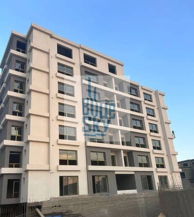 Take immediate delivery of a 140m² apartment in the Creek Town compound—located in a prime spot in the heart of New Cairo (Fifth Settlement)—with an i