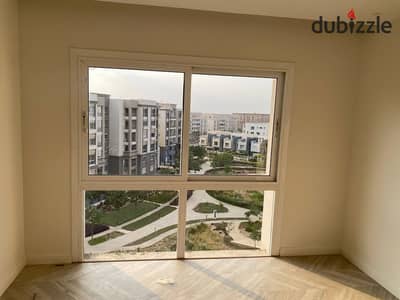 شقة 3 غرف + ناني روم prime location بالتقسيط او بخصم مميز للبيع في التجمع دقائق من هايد بارك التجمع الخامس و زد ايست و AUC التجمع الخامس وديستركيت 5