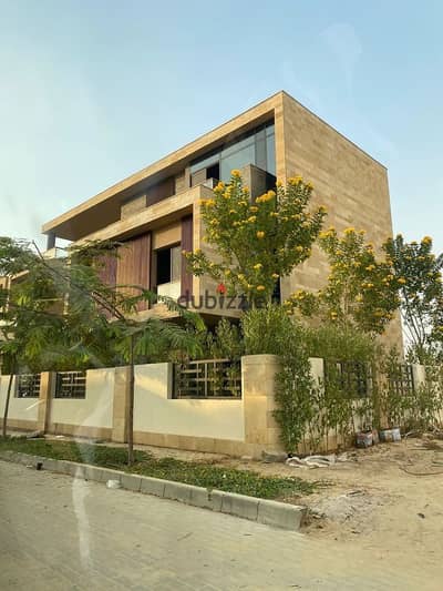 فيلا استاندالون 5 غرف مع private pool + اقساط 12 سنة او خصم 50 % للبيع في المستقبل سيتي علي محور الامل مباشرة بالقرب من بلوم فيلدز ومانتن فيو