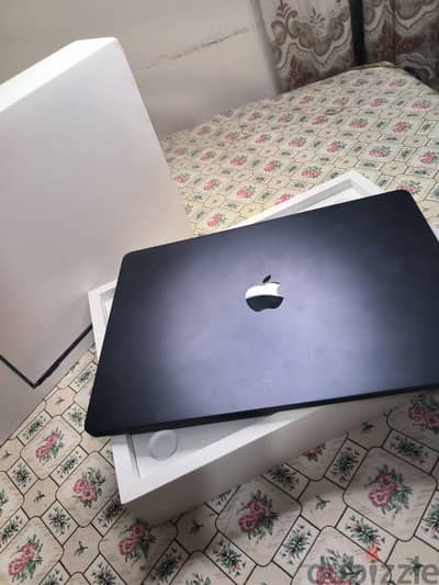 MacBook Air 15" M4 16GB 256GB APPLE WARRANTY Ar/En
