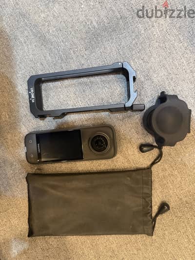Insta360 x4 LIKE NEW with cage housing and protective lens