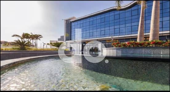 مساحة  استثنائية للإيجار في  F&B  على محور الجامعة الأمريكية — التجمع الخامس