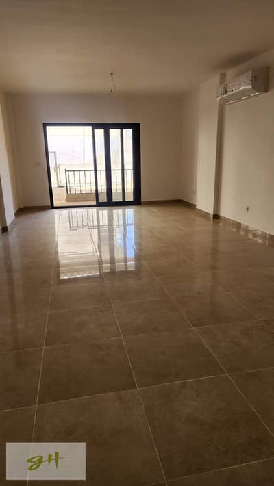 شقة بحديقة للإيجار في فيفث سكوير – المراسم باقل سعر