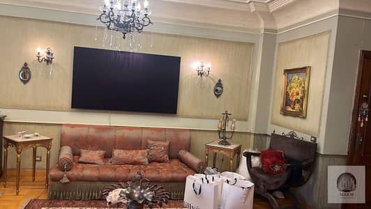 Apartment for sale in the first villas district, first floor, 220 square meters, 3 rooms and 2 bathrooms, super deluxe finishing, prime location.