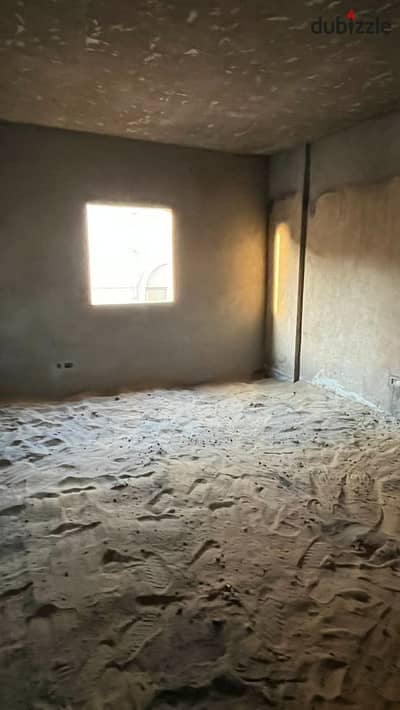 شقة في فيلات الياسمين مساحه 220 م نصف تشطيب فيو شارع رئيسي متصالح