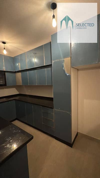 For rent, an apartment of 152 sqm with a kitchen and air conditioning in a very distinguished location, ready for habitation.