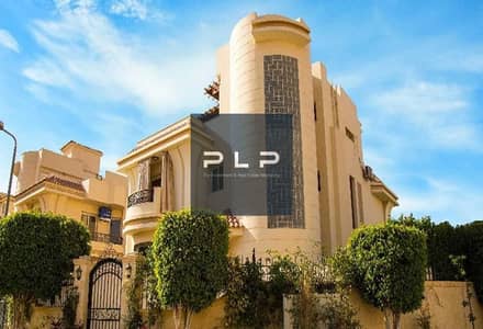 resale twinhouse villa (fully finished super lux) with the lowest price in the market for quick sale in golden heights compound infront of Al Rehab