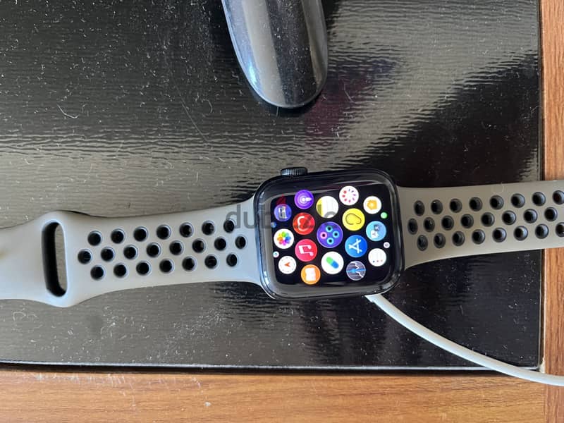 Apple watche se2 3