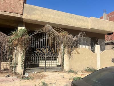 فيلا للبيع 260م مدينة الشروق الإسكان العائلي المجاورة الرابعة - بدروم وأرضي متشطب - رخصة بناء بدروم وأرضي وأول وتاني وثالث وروف - قريبة من طريق السويس