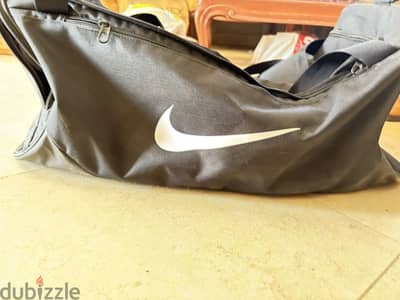Nike 60l duffel bag used like new