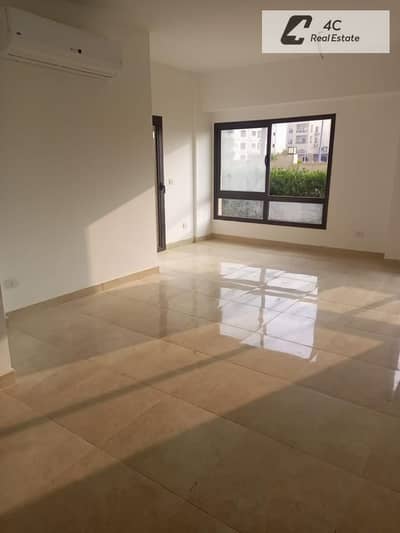 شقه بجاردن استلام فوري متشطبه بالتكييفات في كمبوند فيفث سكوير المراسم