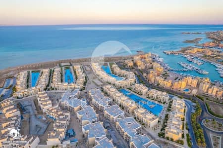 بدون مقدم امتلك فيلا صف اول على البحرمتشطبة وفي قلب الخدمات