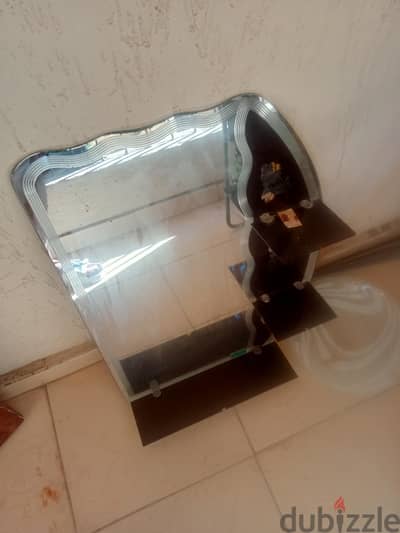 مرايا حمام بالرفوف . . شيك جدا.