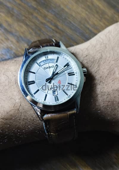 ساعة كاسيو casio اصلية معاها الاوراق و البوكس السعر قابل للفصال