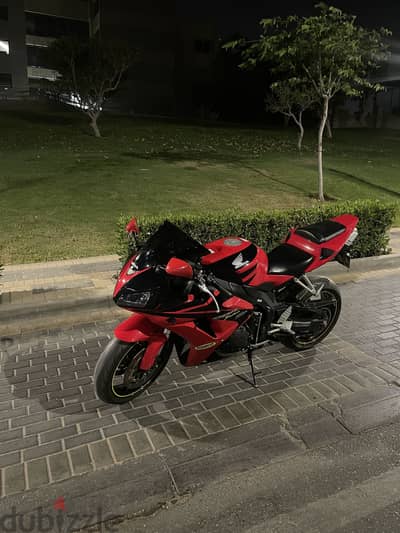 عداد ١٩٠٠٠ كيلو          Honda CBR 1000rr   بحالة نادرة