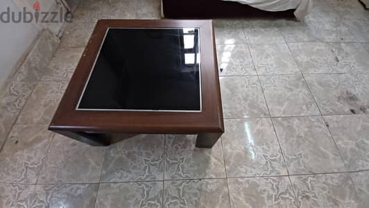 ترابيزه بحاله ممتازه من محلات استقبال مطعمه بالجلد روووووعه