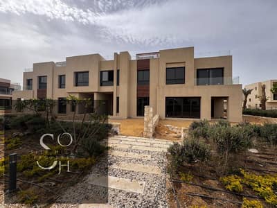 تاون هاوس استلام فوري متشطب بالتكيفات والمطبخ بريم لوكيشن في اويست