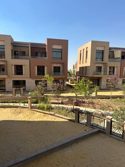 Middle Townhouse for Sale in District 5 – New Cairo