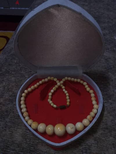 عقد عاج