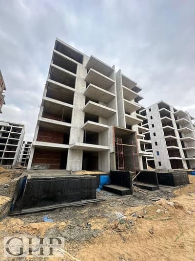under market price apartment for sale in lake view 2 New Cairo