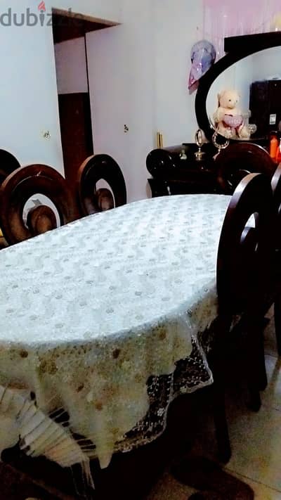 سفرة ب ٦ كراسي وبوفيه