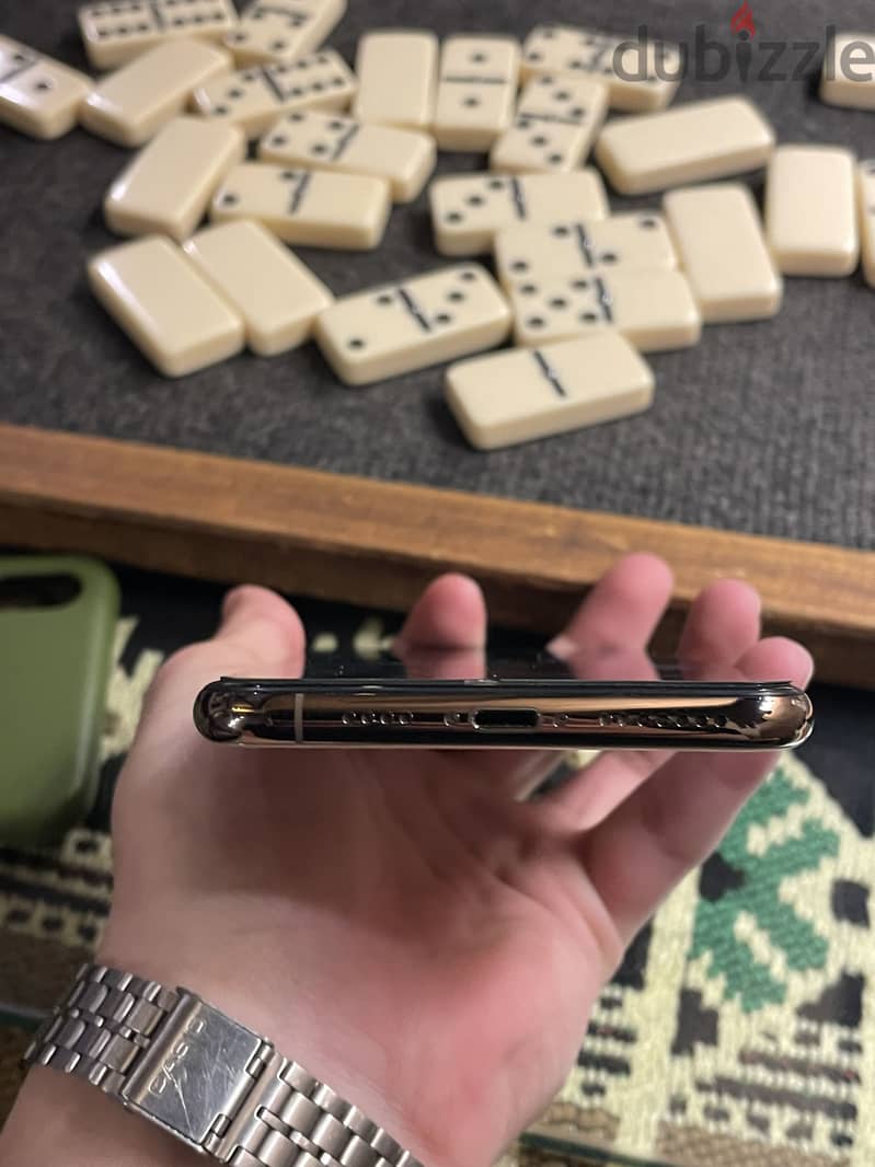 Apple - iPhone XS Max 4
