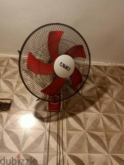 مروحة حائط ATTA بحالة جيدة،