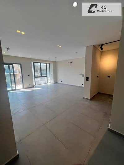 Ultra-super-lux finished apartment, first use, at the lowest market price in Sodic Eastown compound, open view landscape, ready to move in.