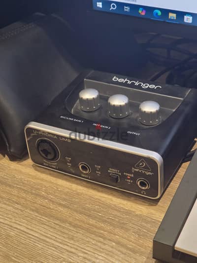 Behringer U-Phoria UM2 Audio Interface