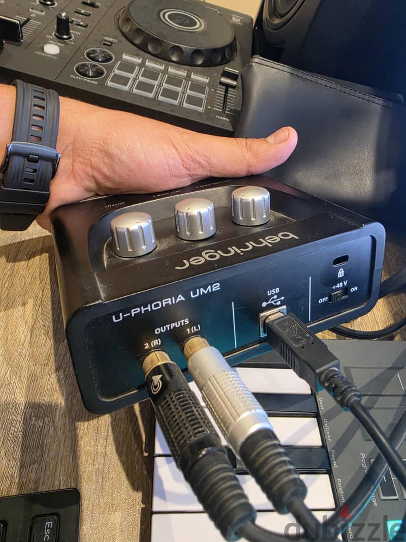 Behringer U-Phoria UM2 Audio Interface 1