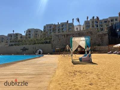 بمقدم 220 الف شاليه للبيع 90متر متشطب بالكامل و بالفرش فى سكاى سيتي الجلالة شركة بيراميدز