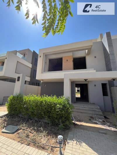 فيلا متشطبه بالكامل استلام فوري بفيو مميز بأقل سعر في الماركت في La Vista City العاصمة الإدارية الجديدة لوكيشن مميز وجاهز للمعاينة في أي وقت