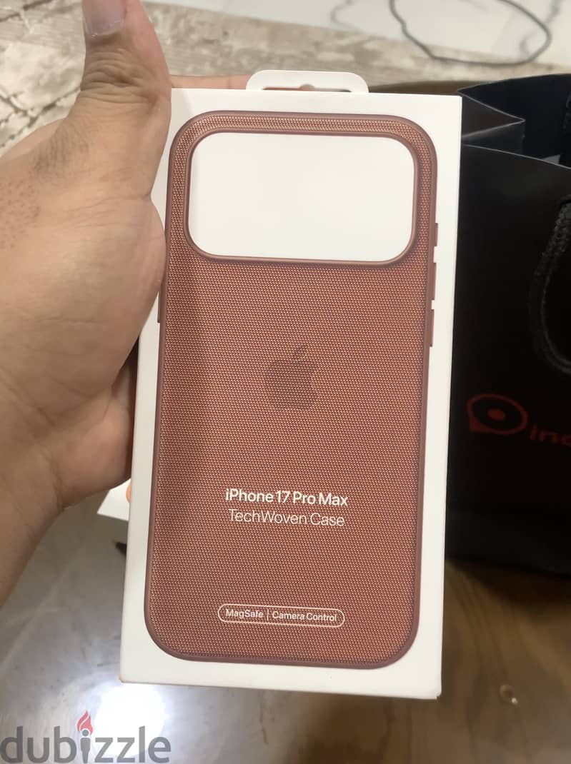 Apple IPhone 17 pro max 1