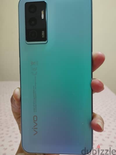 فيفو v23e رام  8+4 وذاكرة 128ج  بالشاحن والكارتونة